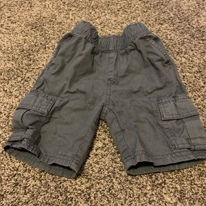 Children place gray shorts- size 4